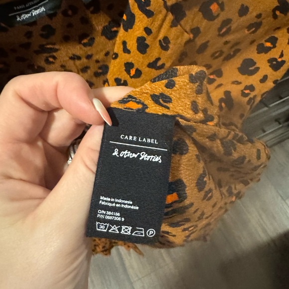 Like new &other stories Brown leopard print button up blouse - Size 4 - Picture 2 of 5